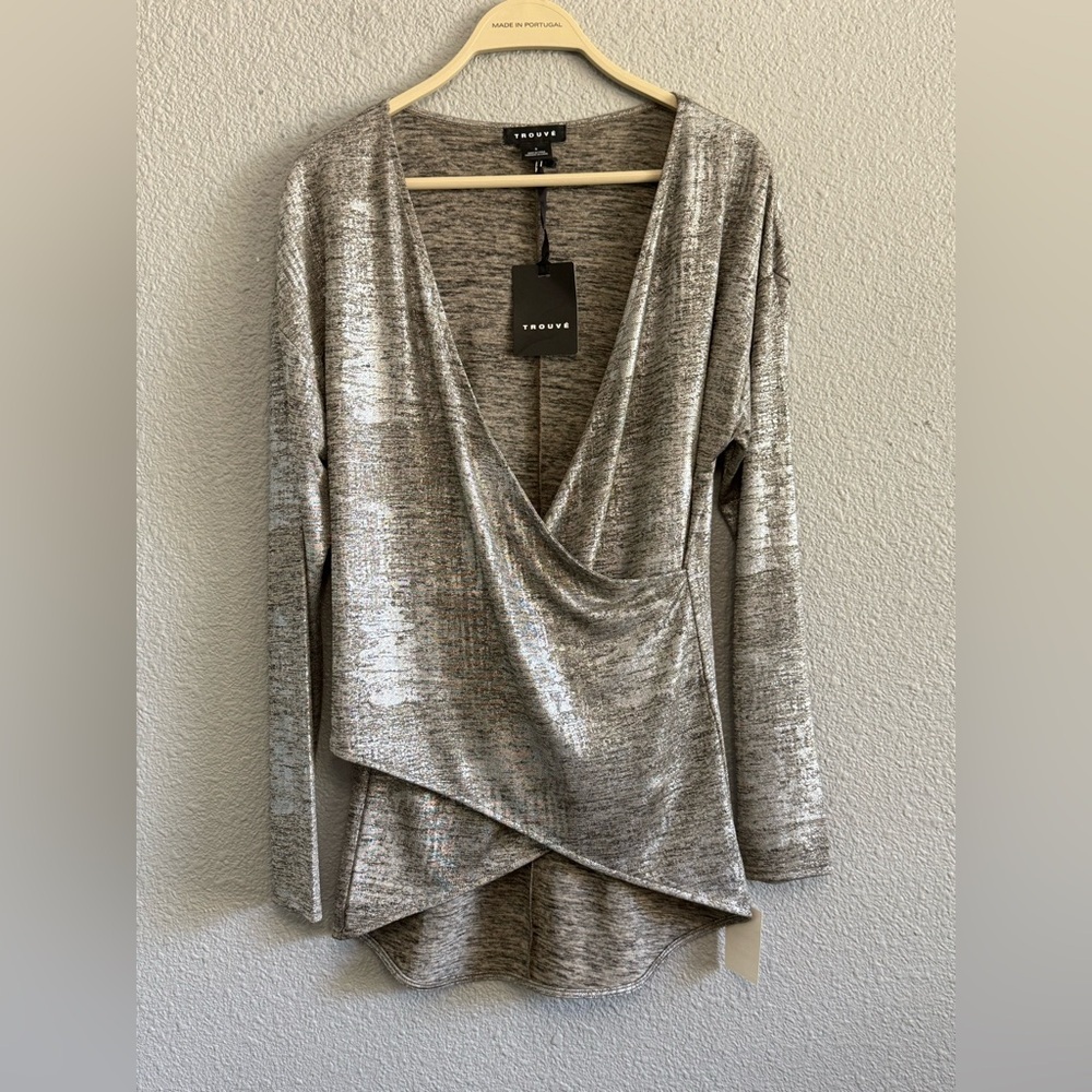 NWT Trouve Silver Metallic Long Sleeve Wrap Top Size Small